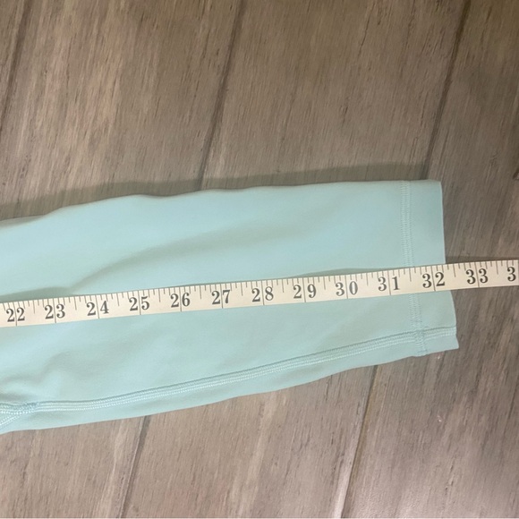 Lululemon Align High-Rise Pant 25"
Icing Blue Size 6 - Picture 10 of 11